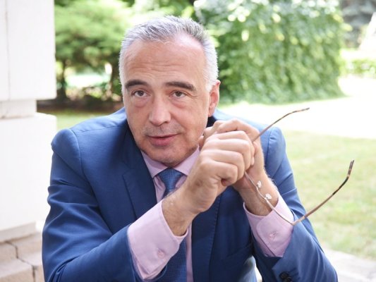 Anton Kutev: Şimdi Bulgar Halkının Bir Kadını Cumhurbaşkanı Seçme Zamanı