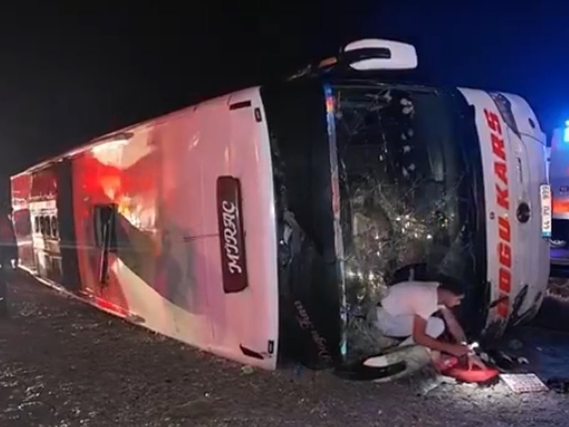 Türkiye'de 24 Saatte İki Otobüs Kazası: 70 Yaralı