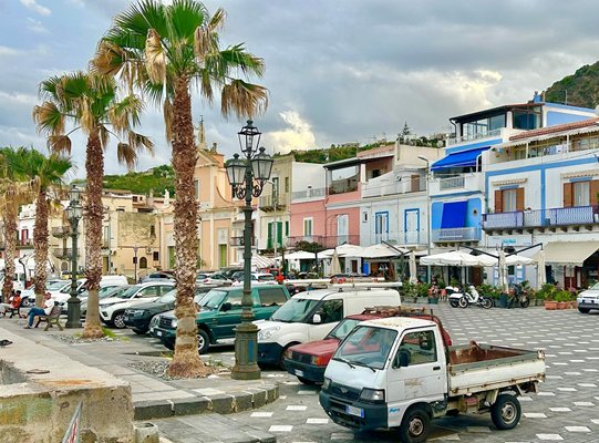 Kraybrejna улица в зоната на Kaneto, Lipari. Fotoğraf: YAZAR