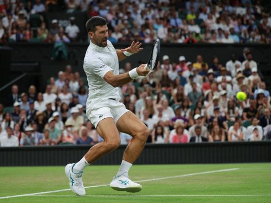 Novak Djokovic, Stefanos Tsitsipas'ı Çimde İlk Kez Mağlup Etti