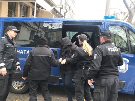 Sanal Aşkına 1 Milyon Leva Gönderen Bankacının Davası 17 Cilt Oldu