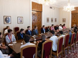 Yotova, Doğa Bilimleri Olimpiyat Madalyalı Öğrencilerle Buluştu