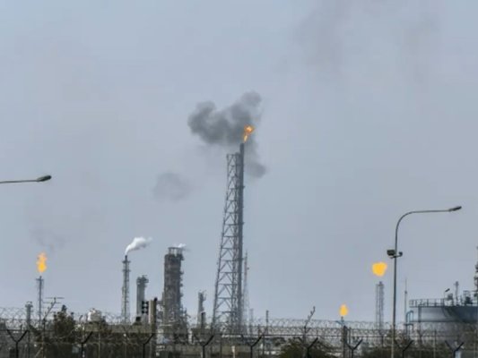 İran, Kuveyt'teki Kilit Petrol Tesisini Vurdu: Yaralılar Var