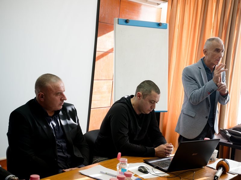 Stefan Botev Halterde İki Başlılık Öneriyor