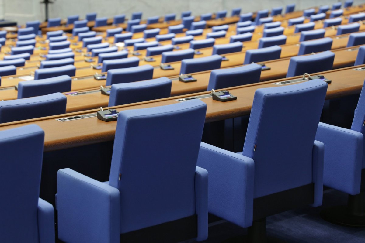 Bulgaristan Meclisi Cuma Gününü Parlamenter Denetime Ayırıyor