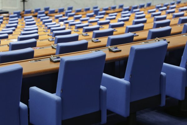Bulgaristan Meclisi Cuma Gününü Parlamenter Denetime Ayırıyor