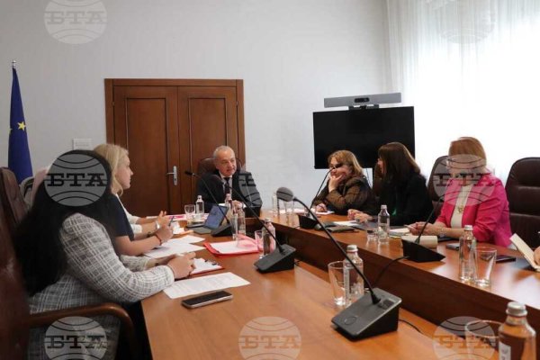 Bulgaristan'da Anneler Sokağa Döküldü: Bakanlar Kapalı Kapılar Ardında Kriz Masasında