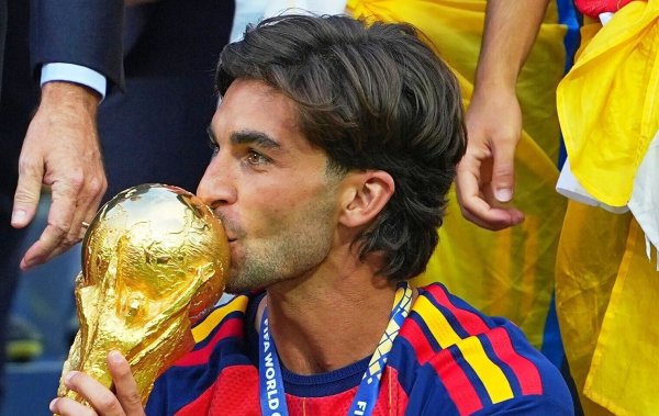 Dünya Şampiyonu Ferran Torres'in Evindeki Bulgar Sevgisi: Milo