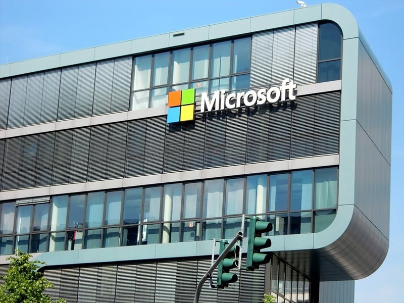 Microsoft'un Gelirleri Beklentileri Aştı, Hisseleri Yükseldi