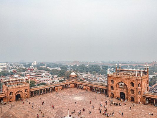 Delhi'de Bina Çöktü: En Az Dört Kişi Hayatını Kaybetti