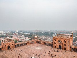 Delhi'de Bina Çöktü: En Az Dört Kişi Hayatını Kaybetti