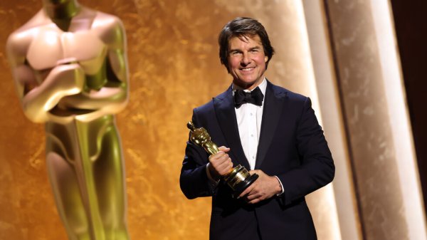 Tom Cruise'un Kızı Suri, Babasının Soyadını Resmen Reddetti