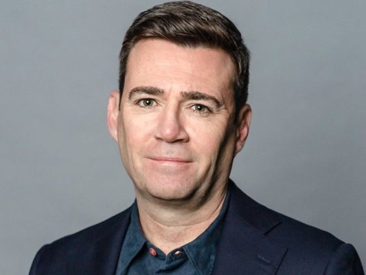 İşçi Partisi Manchester'da Belediye Başkanlığını Korudu: Andy Burnham Başbakan Olduktan Sonra Yapılan Seçimlerde Bev Craig Kazandı