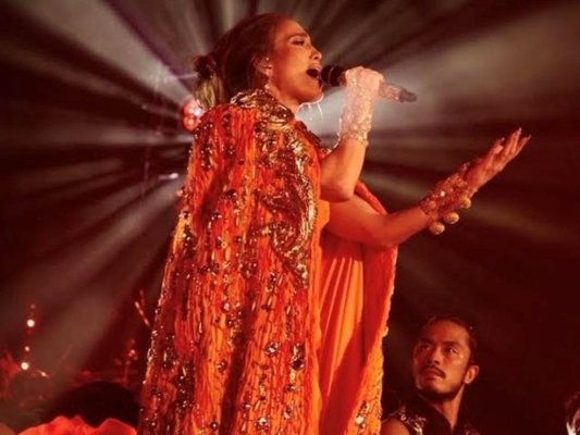Jennifer Lopez, İtalyanca Şarkıyla Taormina'yı Büyüledi ve 'Ti Amo, Italia!' Dedi