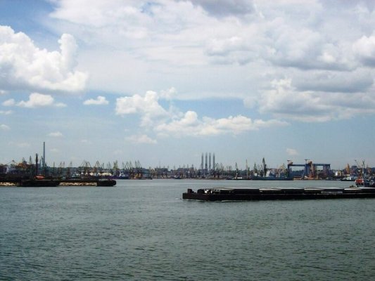 Bomba İhbarı Köstence Limanı'nı Kapattı
