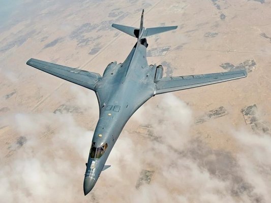 ABD İlk Kez B-1 Bombardıman Uçağıyla İran'a Saldırdı