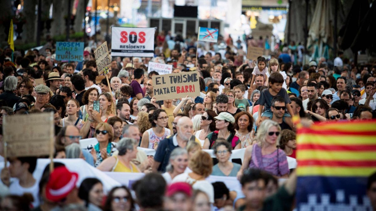 İspanya'nın Mayorka Adası Karıştı: 25 Bin Kişi Protesto Etti