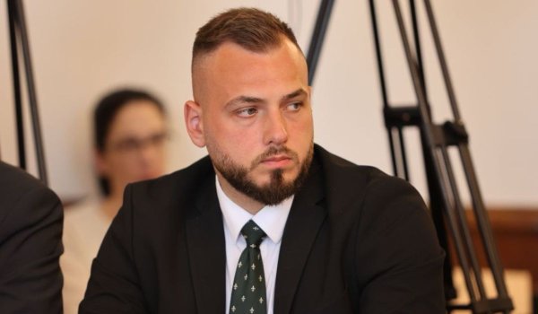 Vızrajdane: Hükümet Yabancı İşçi Konusunda Kamuyu Yanıltıyor