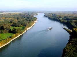 Sırbistan Açıklarında Tuna Nehri'nde Gemi Seferleri Giderek Zorlaşıyor
