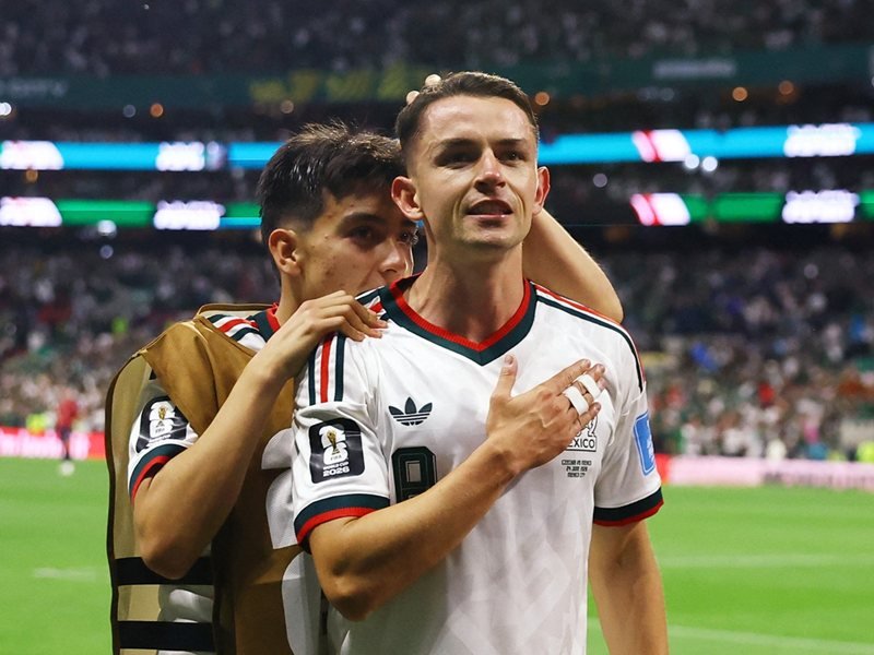 Gilberto Mora, Pele'nin Rekoruna 20 Gün Kala