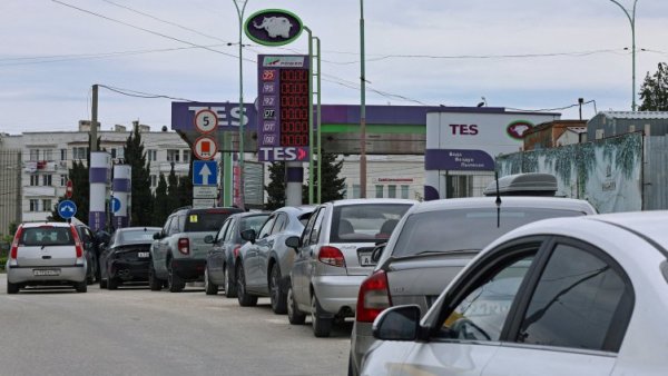 Rusya'da Tarihi Benzin Krizi: Araçlar 36 Saat Kuyrukta