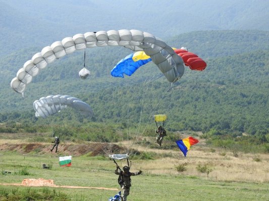 İhtiman'da Paraşütle Atlama Sırasında Letonyalı Kadın Yaralandı