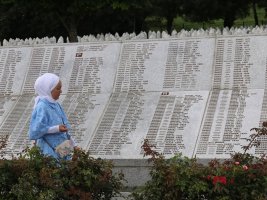 Srebrenitsa Soykırımı'nın 31. Yılında Potocari Mezarlığı'nda Binlerce Kişi Bir Araya Geldi