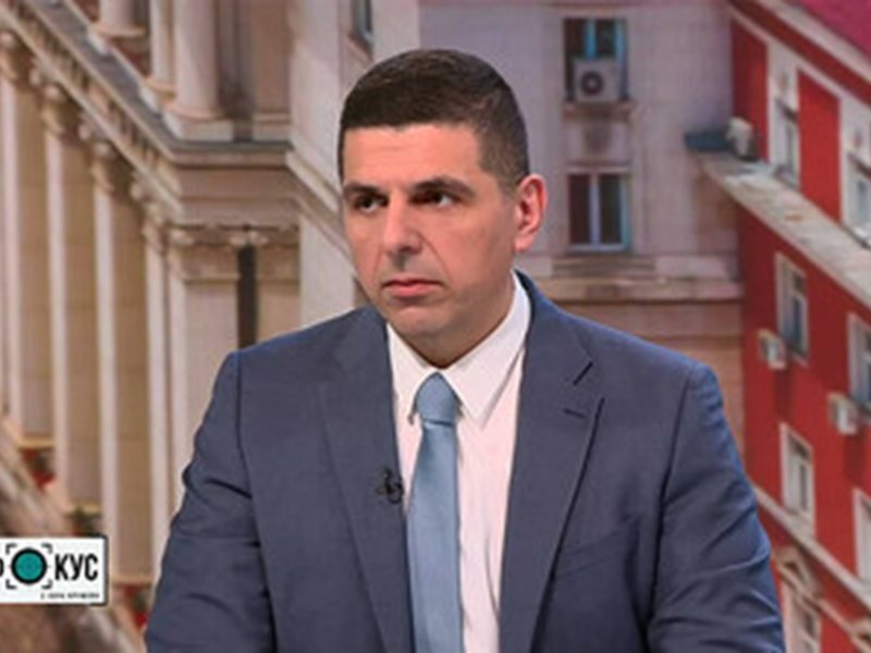 Mirçev: Radev Geziyor, Enerji Anlaşmaları Yapılıyor ve Bulgaristan Açıkça Doğu'ya Yöneliyor