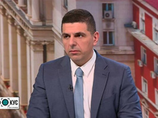 Mirçev: Radev Geziyor, Enerji Anlaşmaları Yapılıyor ve Bulgaristan Açıkça Doğu'ya Yöneliyor