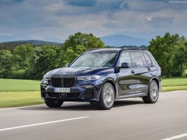 Ruslar, Fabrikadan Kalan Eski Parçalarla BMW Monte Ediyor