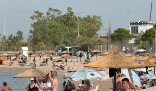 Yunanistan'da Plajda Dikkat! 2000 Euro'ya Kadar Ceza, Hatta Tutuklama