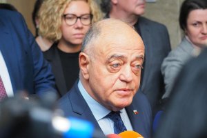 Atanas Atanasov Yedeğe Geçti Ama İpleri Yine Elinde Tutacak