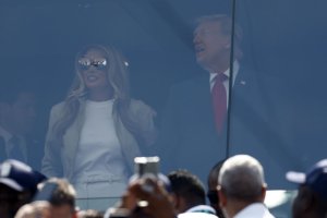 Melania Trump Dünya Kupası Finalinde Göz Kamaştırdı