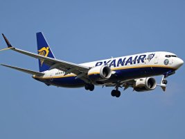 Ryanair Uçağında Olağanüstü Olay: Yolcu Camdan Düşerken Ekipler Müdahale Etti