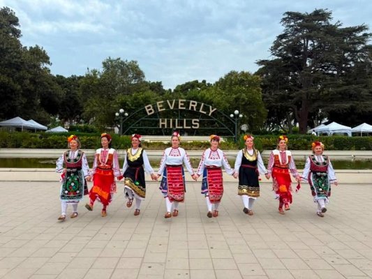 Beverly Hills'te Bulgar Halk Danslarına Büyük Alkış
