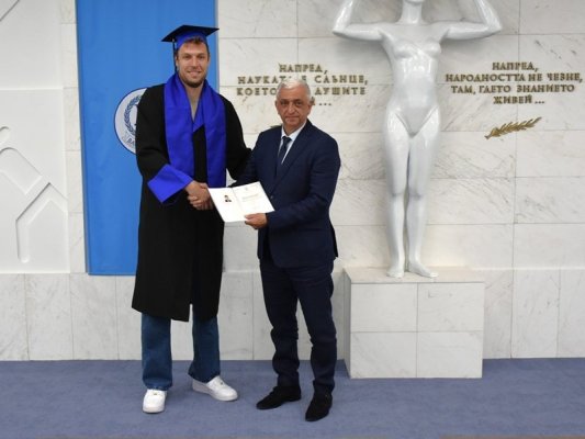 Bulgar Basketbol Yıldızı Aleksandar Vezendkov Master Diplomasını Aldı