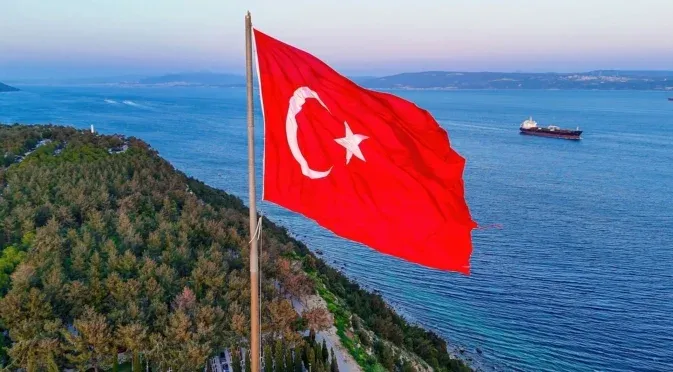 Türkiye'de Karadeniz ve Marmara'da Yüzme Yasağı: 9 İlde Tehlike