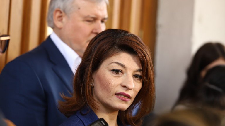 Anayasa Mahkemesi Üyesi Desislava Atanasova, Pevski ile Dubai İddialarını Yalanladı