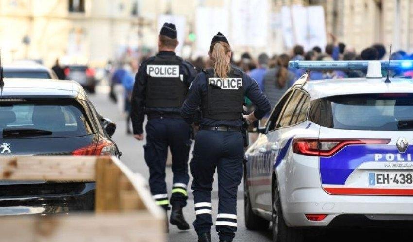 Fransa'da Bıçaklı Saldırı: 34 Yaşındaki Sudanlı Polis Tarafından Vuruldu