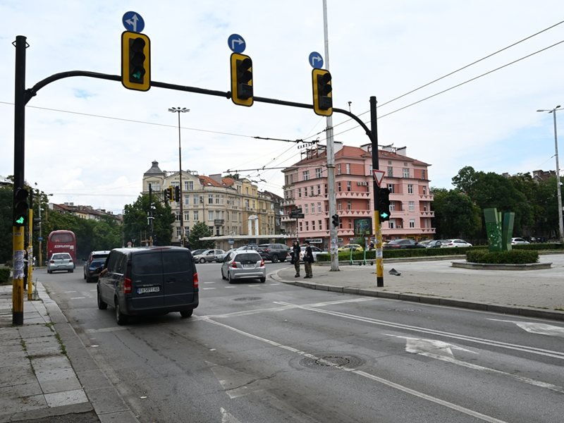 Sofya'da Orlov Mostu Kavşağına Ayırıcı Ada Yapılıyor