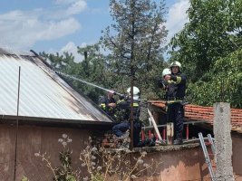 Asenovgrad Yakınlarındaki Boyantsi Köyünde Bir Ev Alev Alev Yandı
