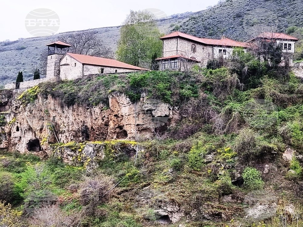 Kayalara Tünemiş Manastır: İkonanın Yer Değiştirdiği Efsane