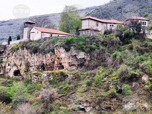 Kayalara Tünemiş Manastır: İkonanın Yer Değiştirdiği Efsane