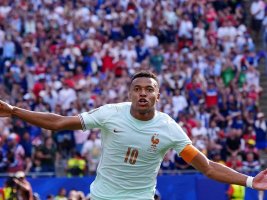 Futbolun Yeni Kralı Mbappe: Messi ve Ronaldo Dönemi Sona Eriyor