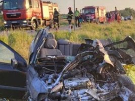 Bulgar Kamyonun Kopan Dorsesi Romanya'da Bir Aileyi Ezdi: 2 Ölü