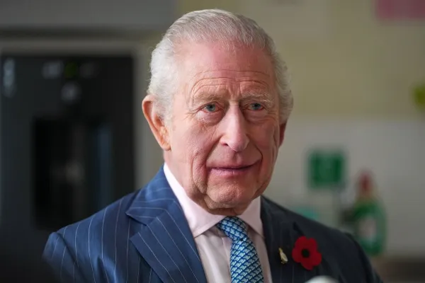 Buckingham Sarayı'nda Şok: Kral Charles'ın Sağ Kolu Görevi Bırakıyor
