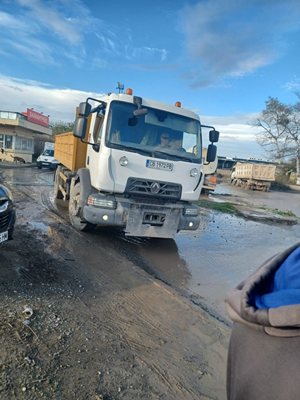 Yenileme öncesi cadde sürücüler için gerçek bir sınavdı.