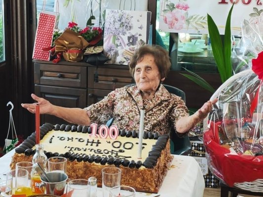 Bulgaristan'da 100 Yaşını Kutlayan İkincil Stolétnik Baba