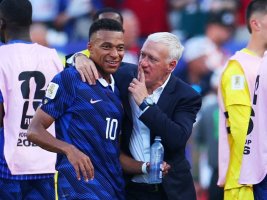 Deschamps, Paraguay Maçının Sonunda Mbappe İçin İki Koruma Gönderdi