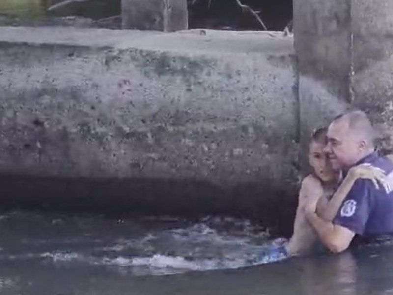 Pazardzhik'te Genç Bir Kızın Nehirde Boğulmak Üzere Olması